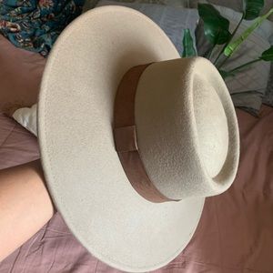Belted brim hat